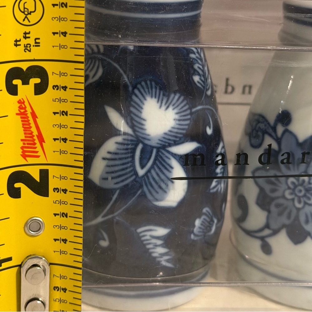 Pier 1 -Blue and White Porcelain Salt & Pepper Shaker Set (4 pcs) - Picture 7 of 7